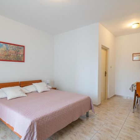 Apartments With A Parking Space Mandre, Pag - 18748 Kolan Luaran gambar