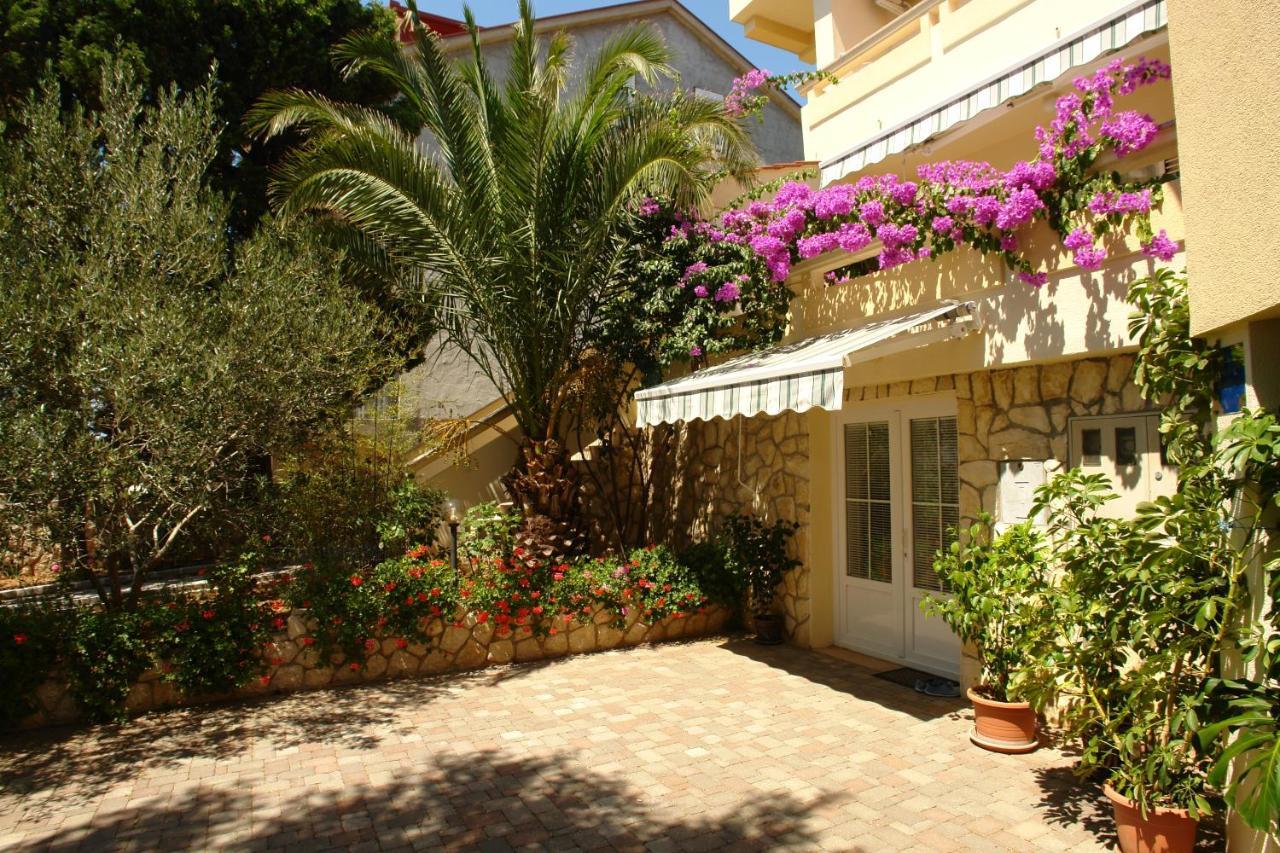 Apartments With A Parking Space Mandre, Pag - 18748 Kolan Luaran gambar