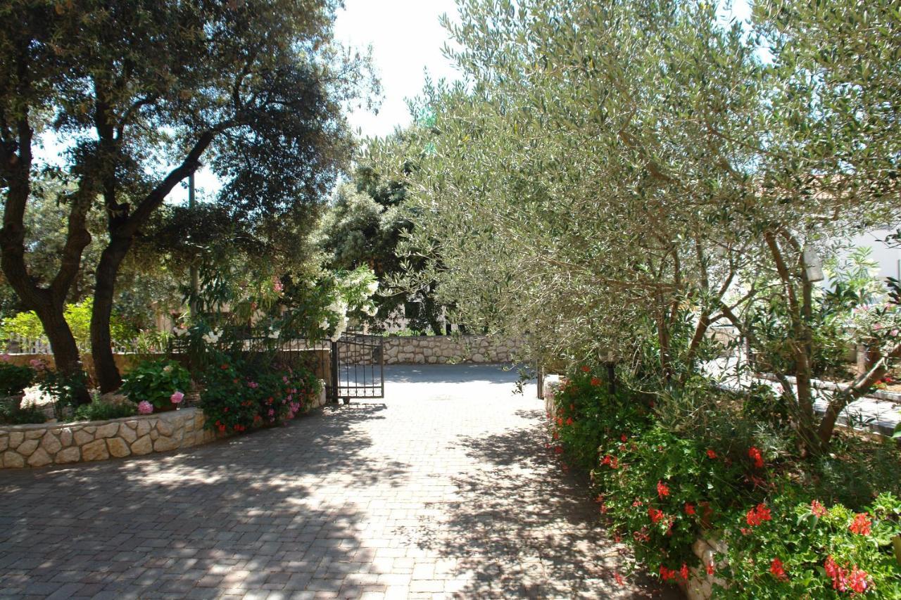 Apartments With A Parking Space Mandre, Pag - 18748 Kolan Luaran gambar