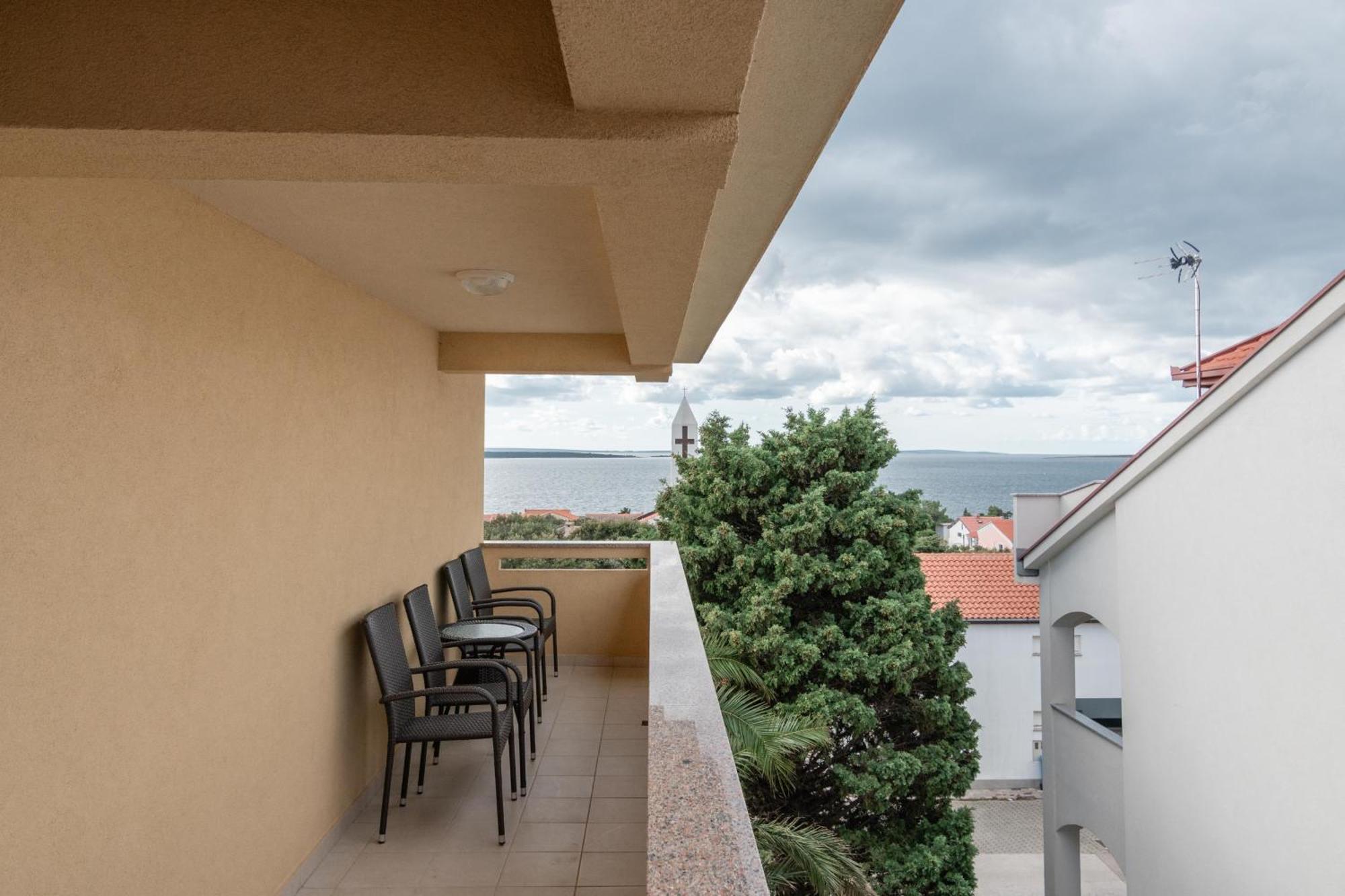 Apartments With A Parking Space Mandre, Pag - 18748 Kolan Luaran gambar
