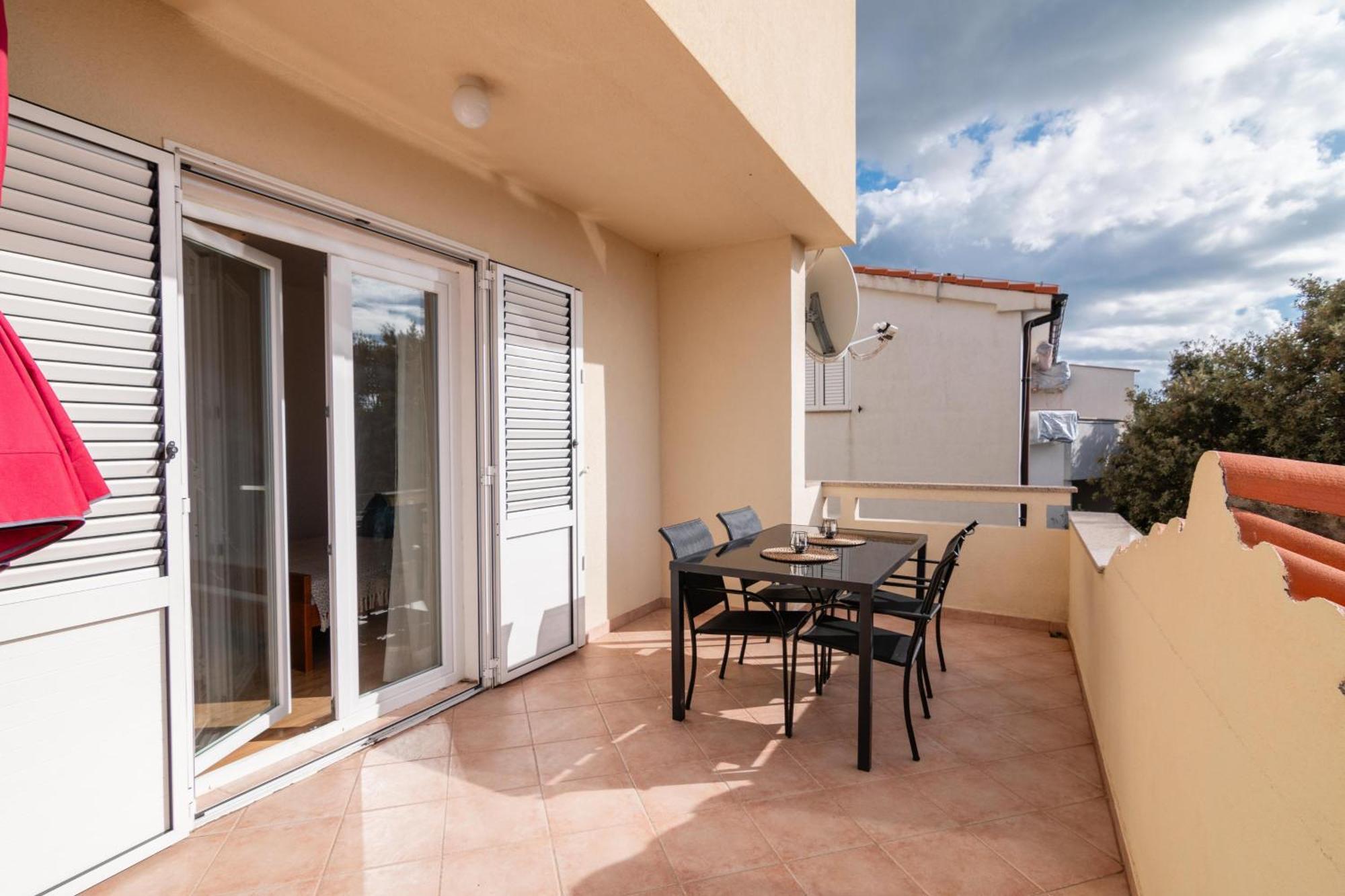 Apartments With A Parking Space Mandre, Pag - 18748 Kolan Luaran gambar