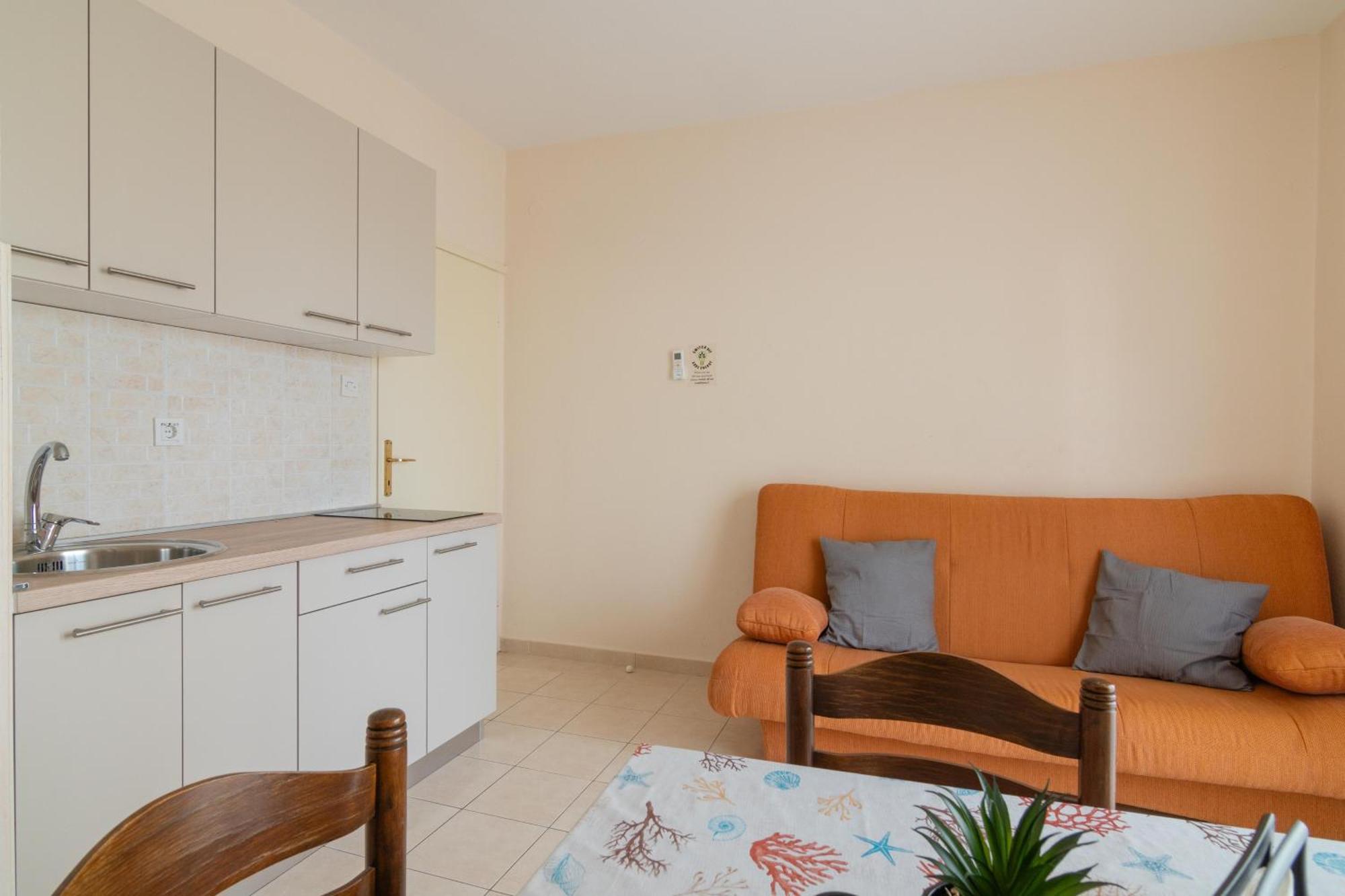 Apartments With A Parking Space Mandre, Pag - 18748 Kolan Bilik gambar